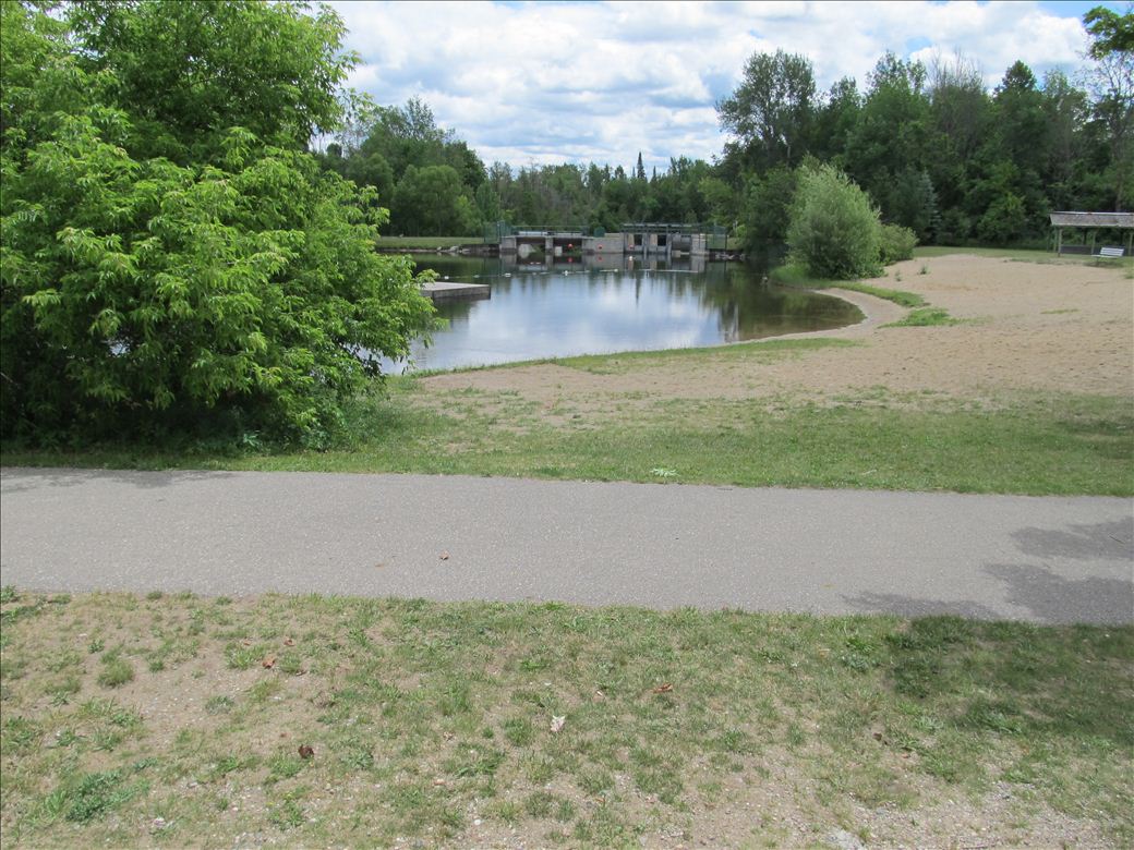 col_water_trails_33.jpg col_water_trails_33.jpg