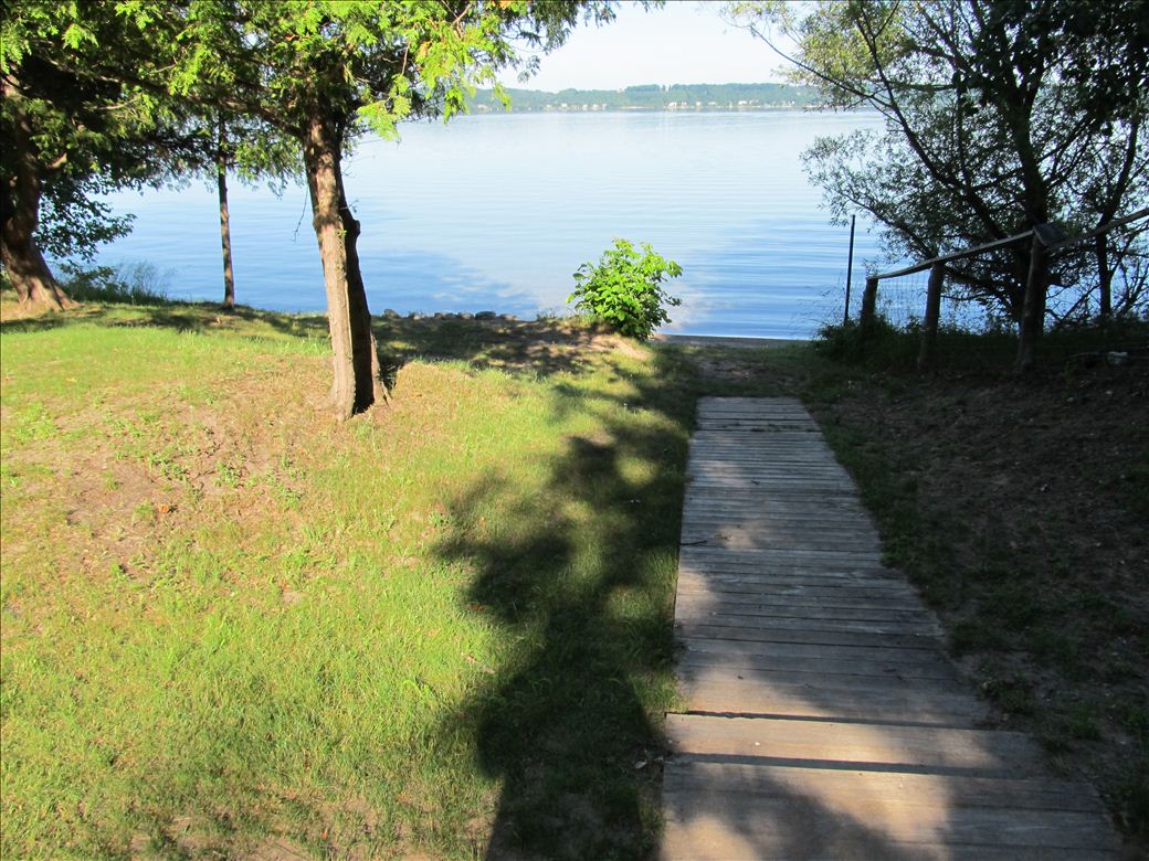 col_water_trails_45.jpg col_water_trails_45.jpg