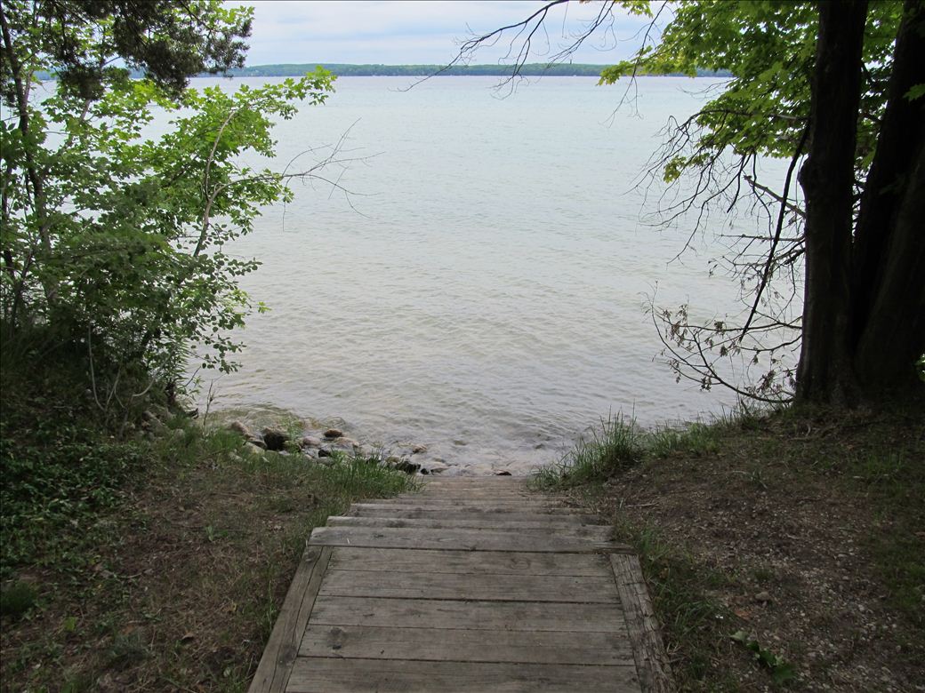 col_water_trails_90.jpg col_water_trails_90.jpg